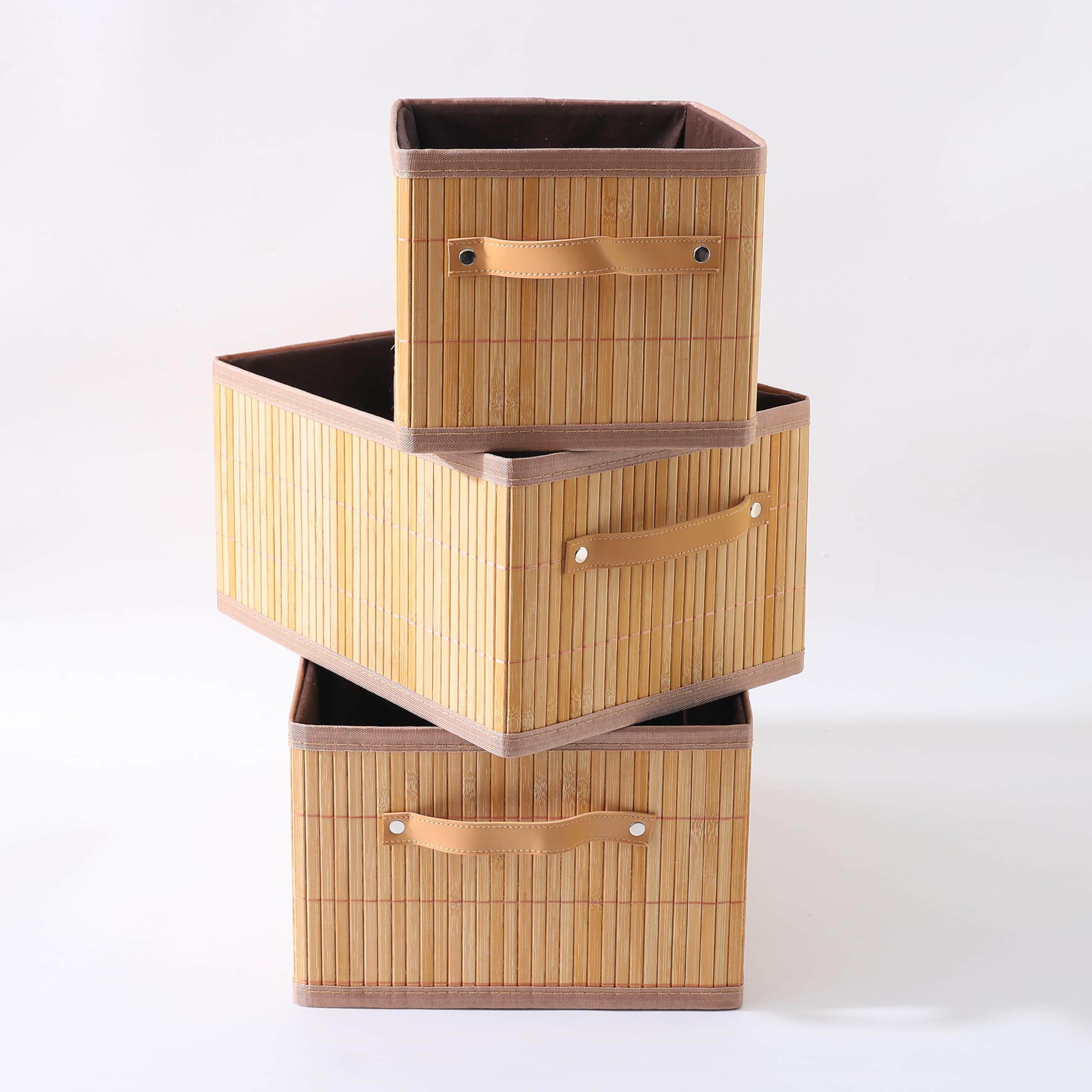 Kuber Bamboo Storage Basket - Organizing clothes in the bedroom Kuber Bamboo Storage Basket - Organizing clothes in the bedroom