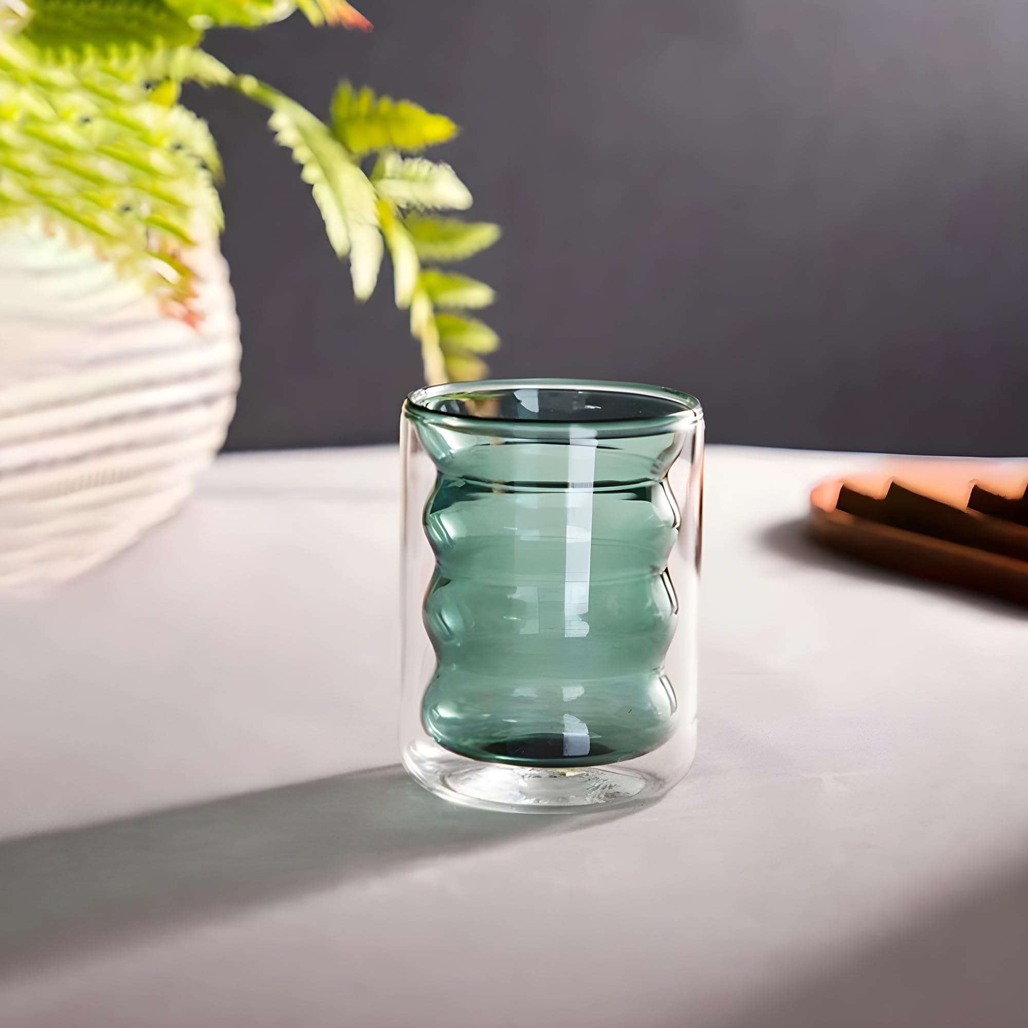 Kuber waved shape glass - elegant table setting Kuber waved shape glass - elegant table setting