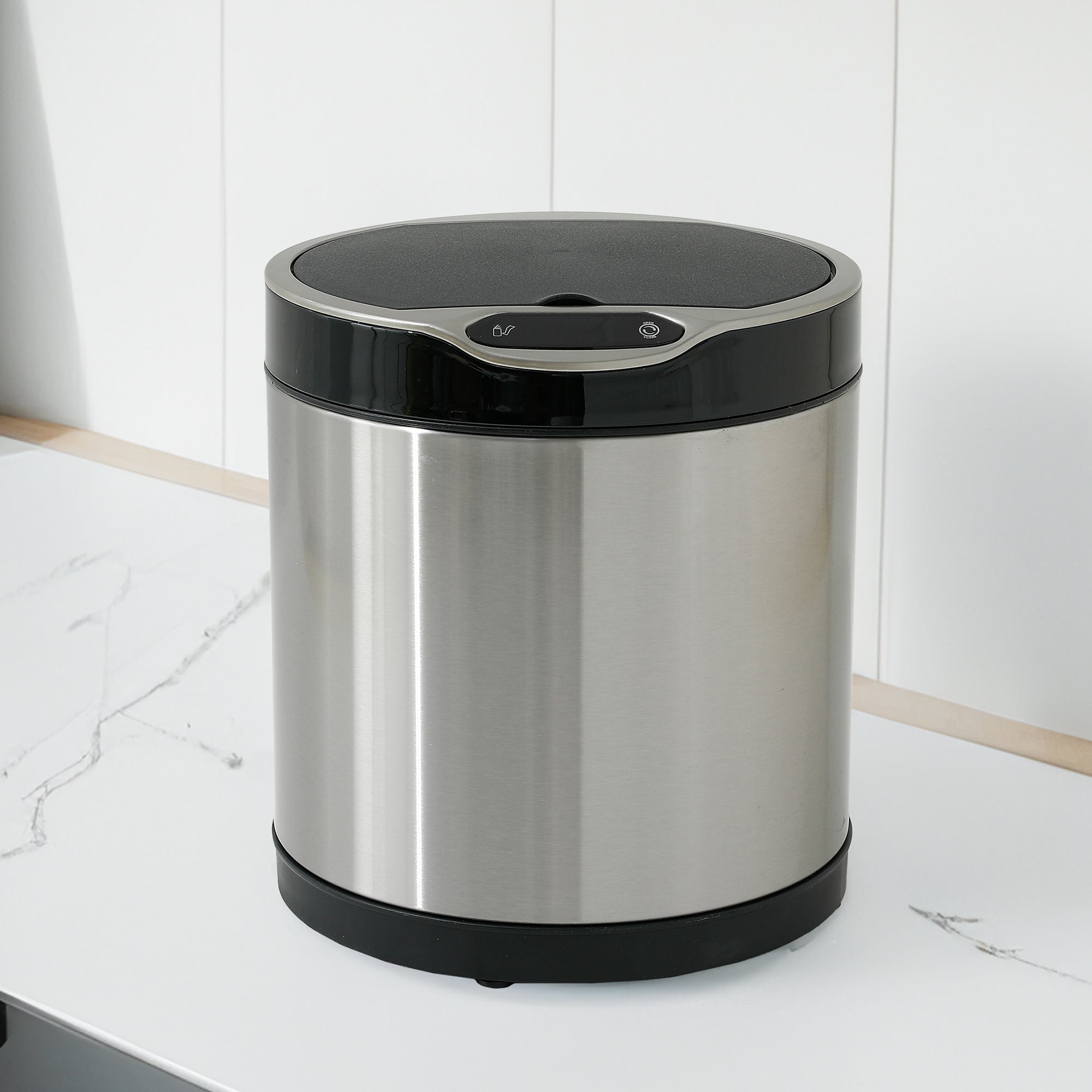 UMAI 6L sensor bin - hands-free operation
