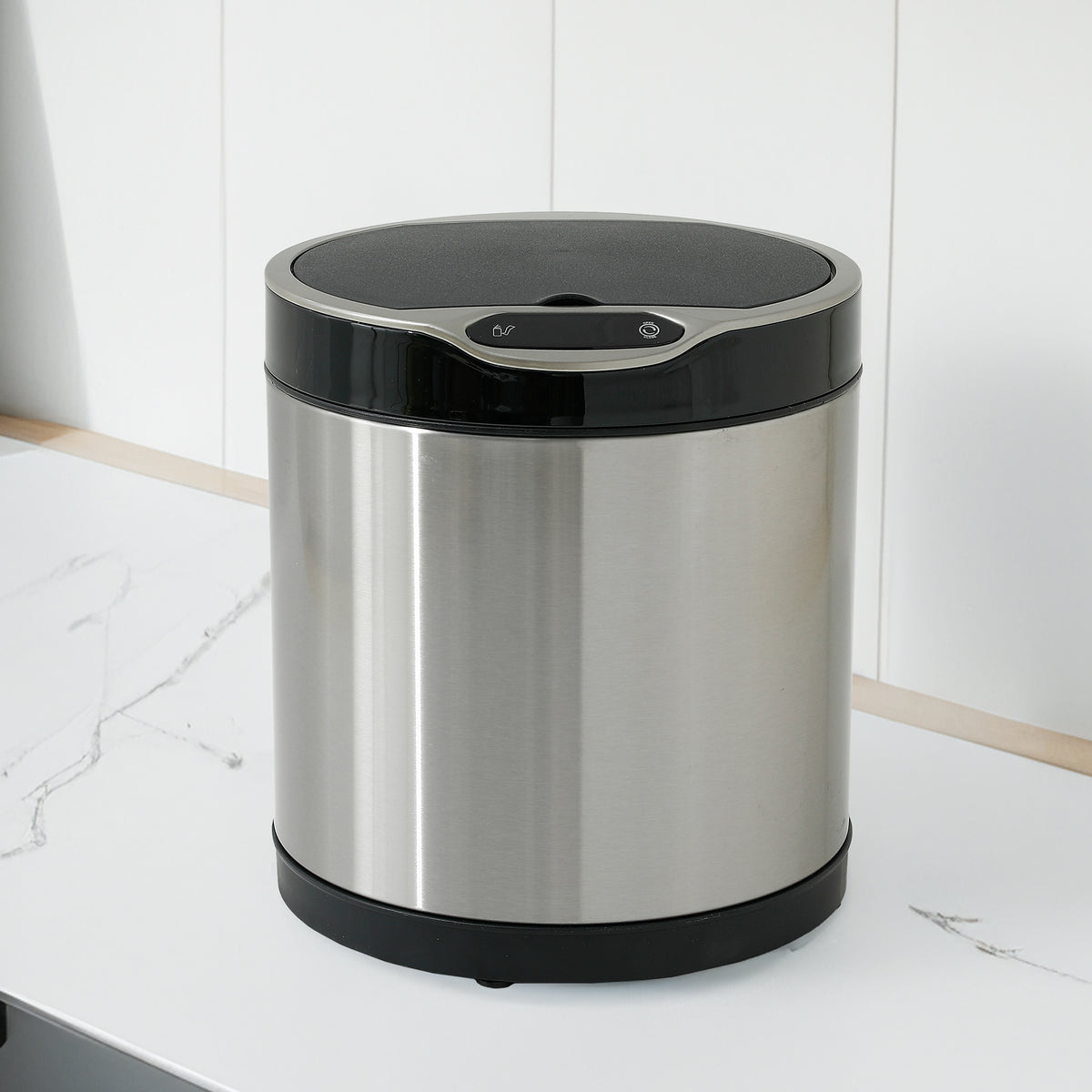 UMAI 6L sensor bin - hands-free operation