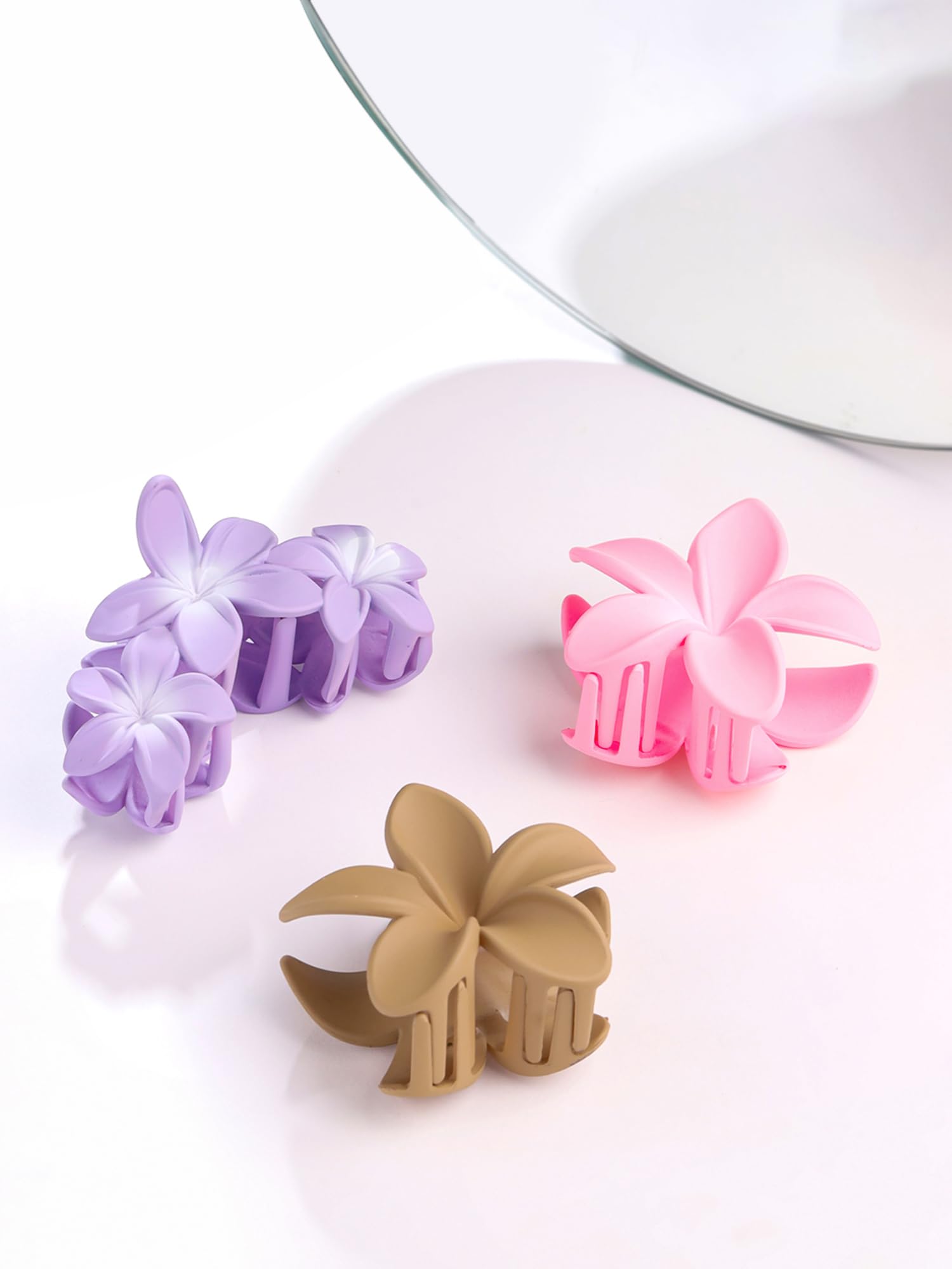 Yellow Chimes durable hair claw clips - casual outings