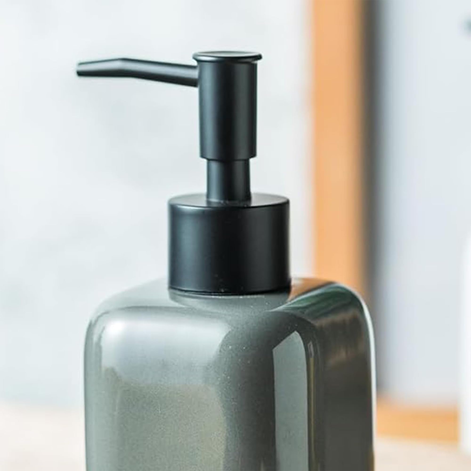 Kuber Industries liquid soap dispenser - elegant bathroom use