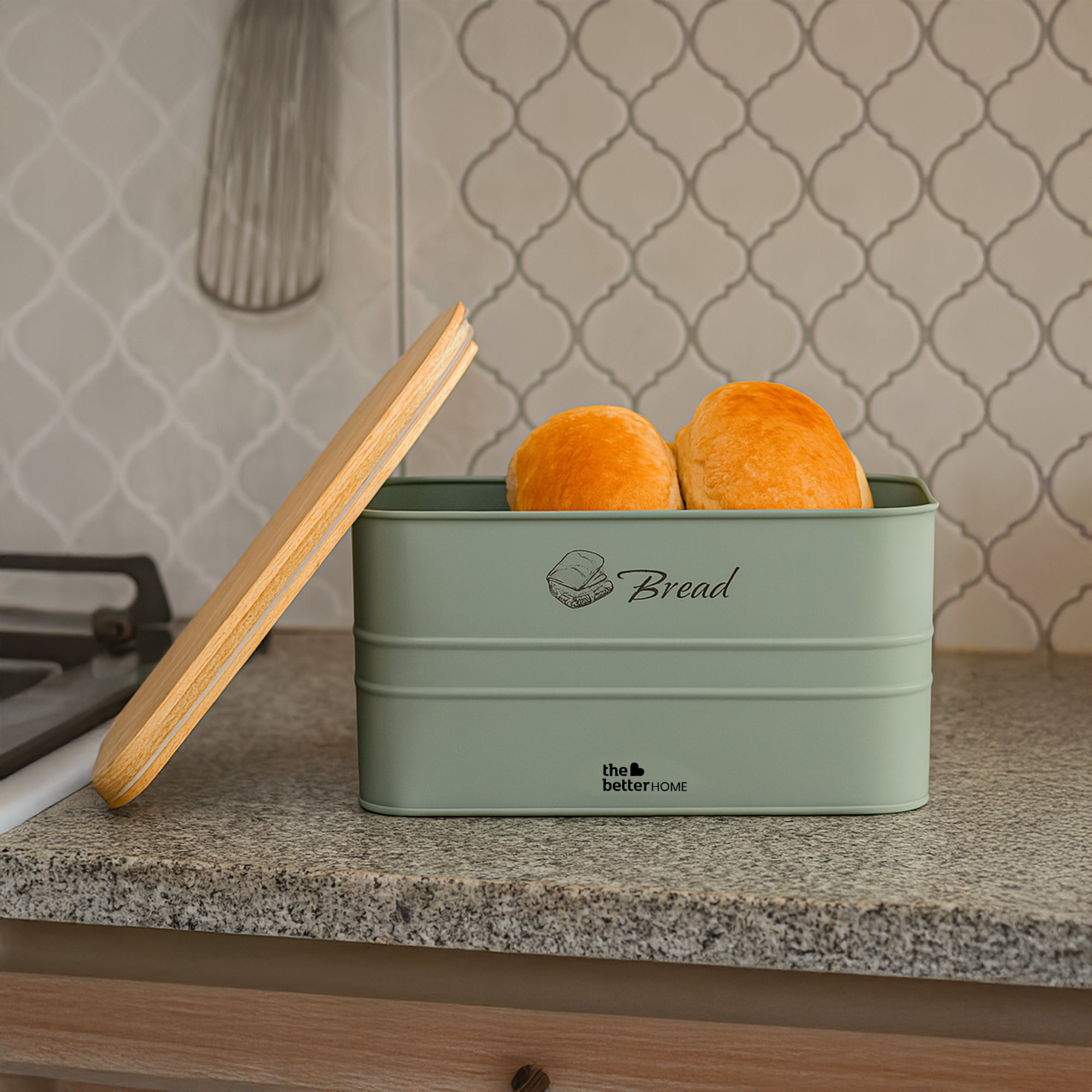 The Better Home wooden lid bread box - Convenient kitchen storage