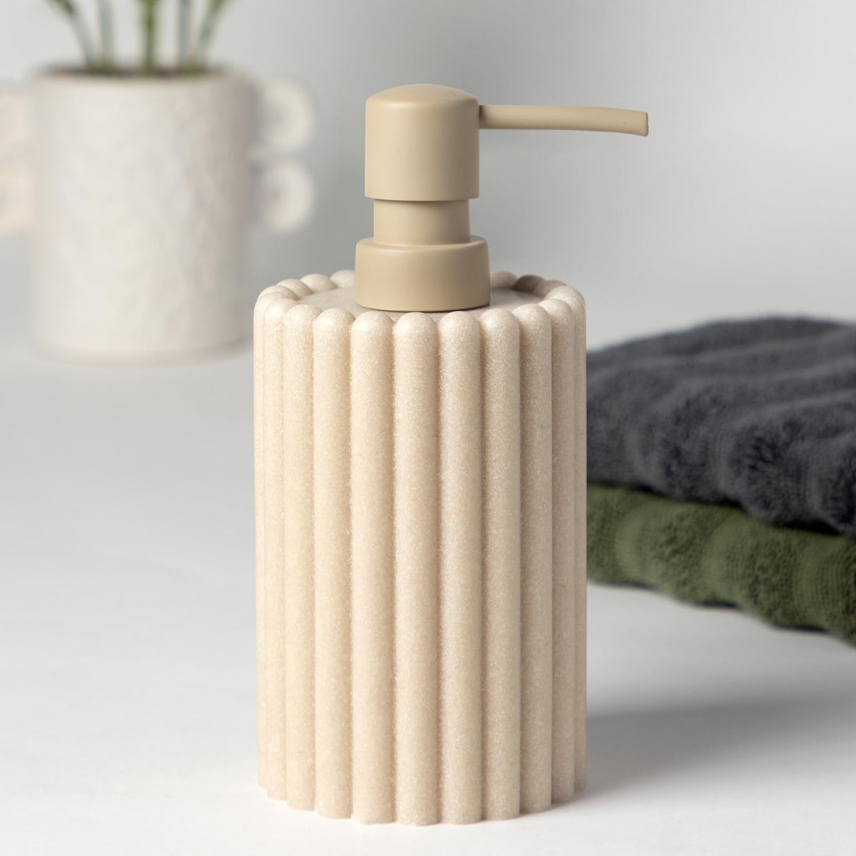 Anko Natural Rib Polyresin Soap Dispenser | Bathroom Sanitizer, Lotion, Shampoo Dispenser | Handwash Bottle for Kitchen | Soap Dispenser for Wash Basin | Bathroom Accessories | 500 mL, Beige