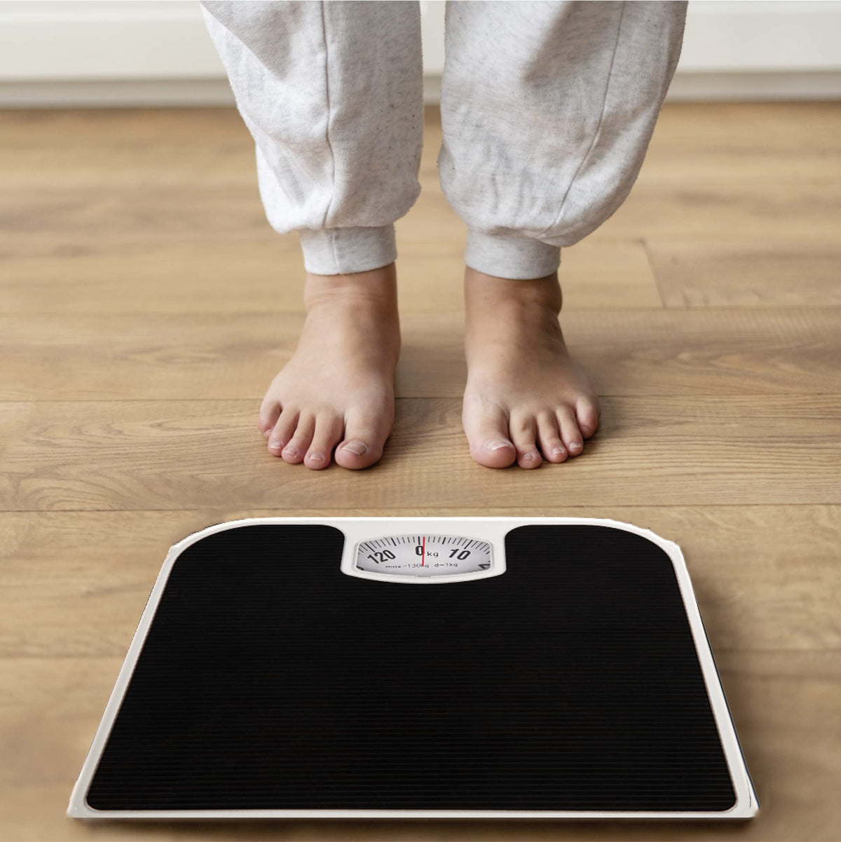 ANKO Classic Black Manual Bathroom Scale with Anti-Slip PVC Foot Mat Platform/Simple and Convenient Weighing Machine with easy to read Display