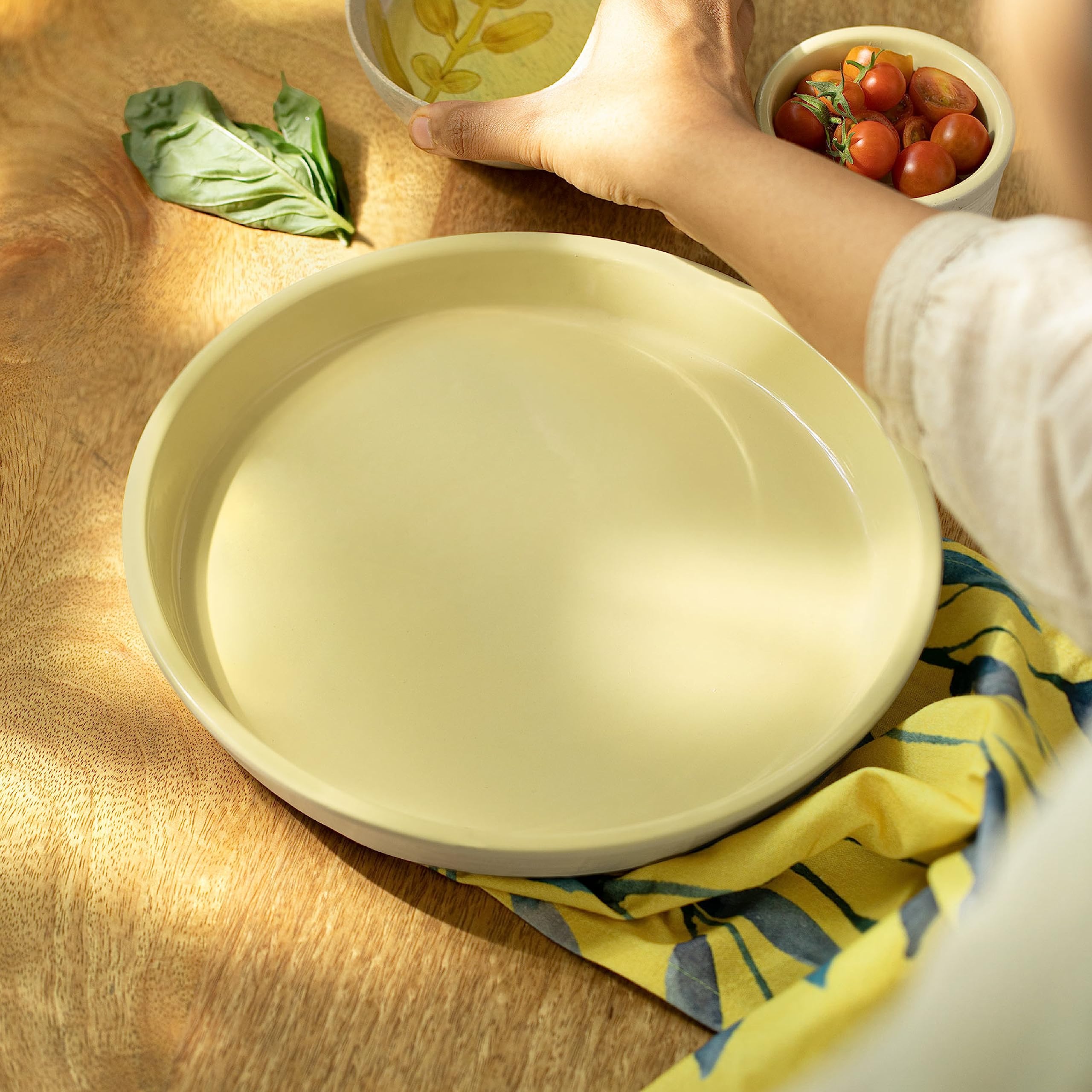 Ellementry ceramic baking dish - vibrant yellow color