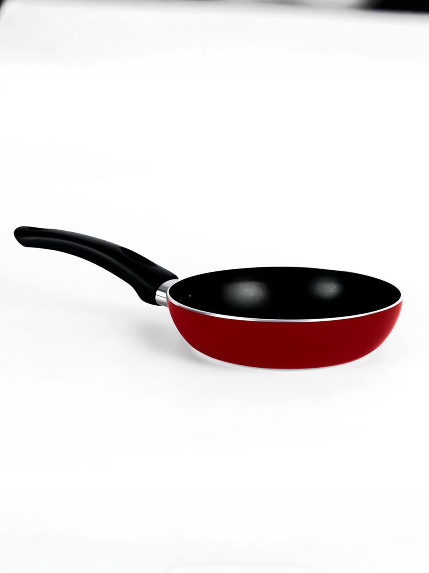 USHA SHRIRAM frying pan - Stylish and functional cooking tool
