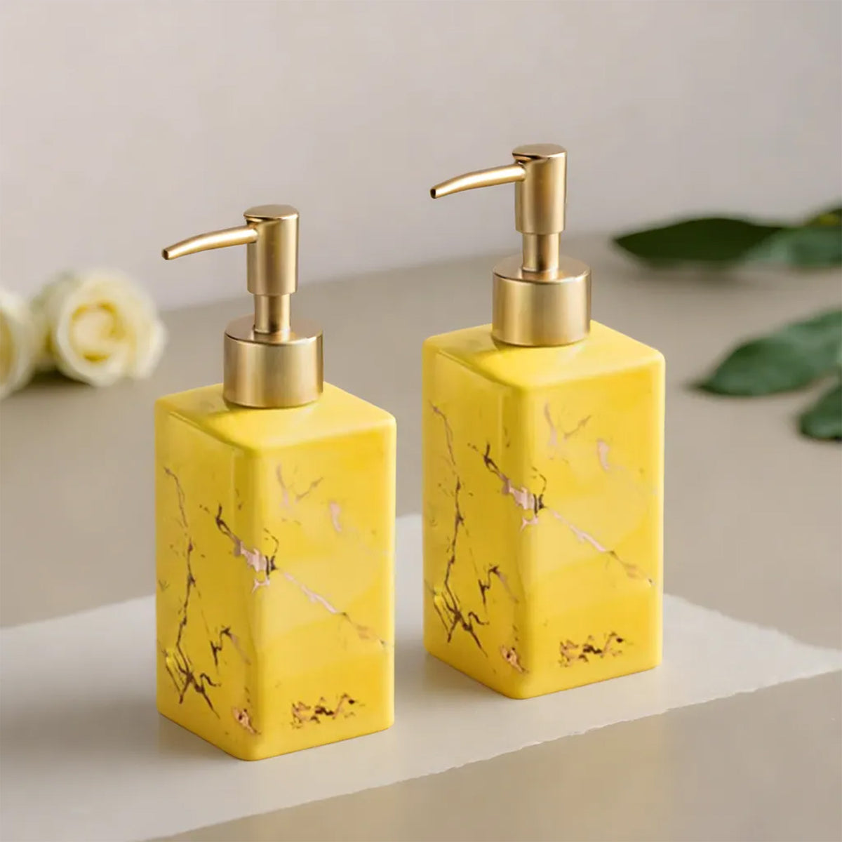 UMAI ceramic liquid soap dispenser - family-friendly design