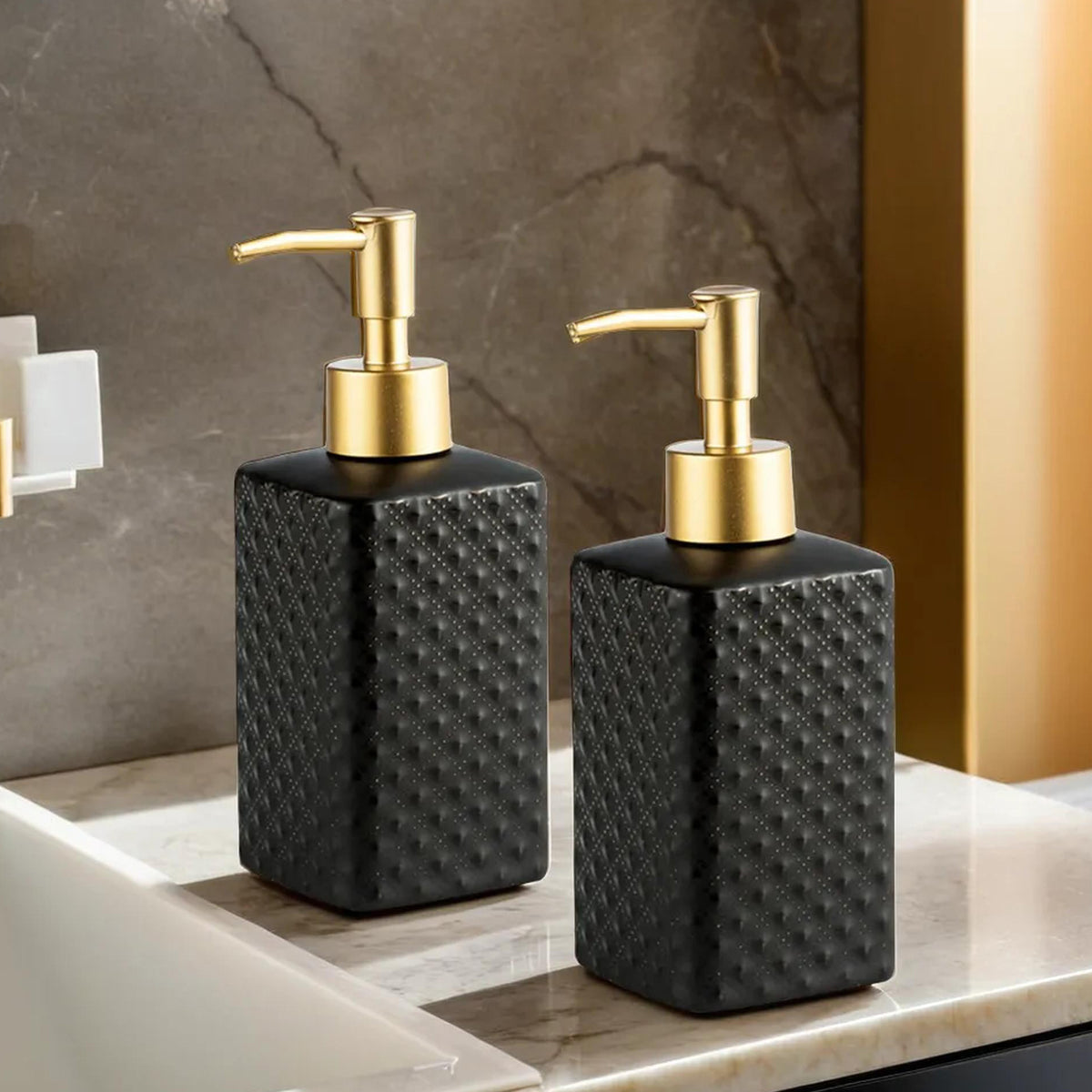 UMAI stylish soap dispenser set - enhances sink aesthetics