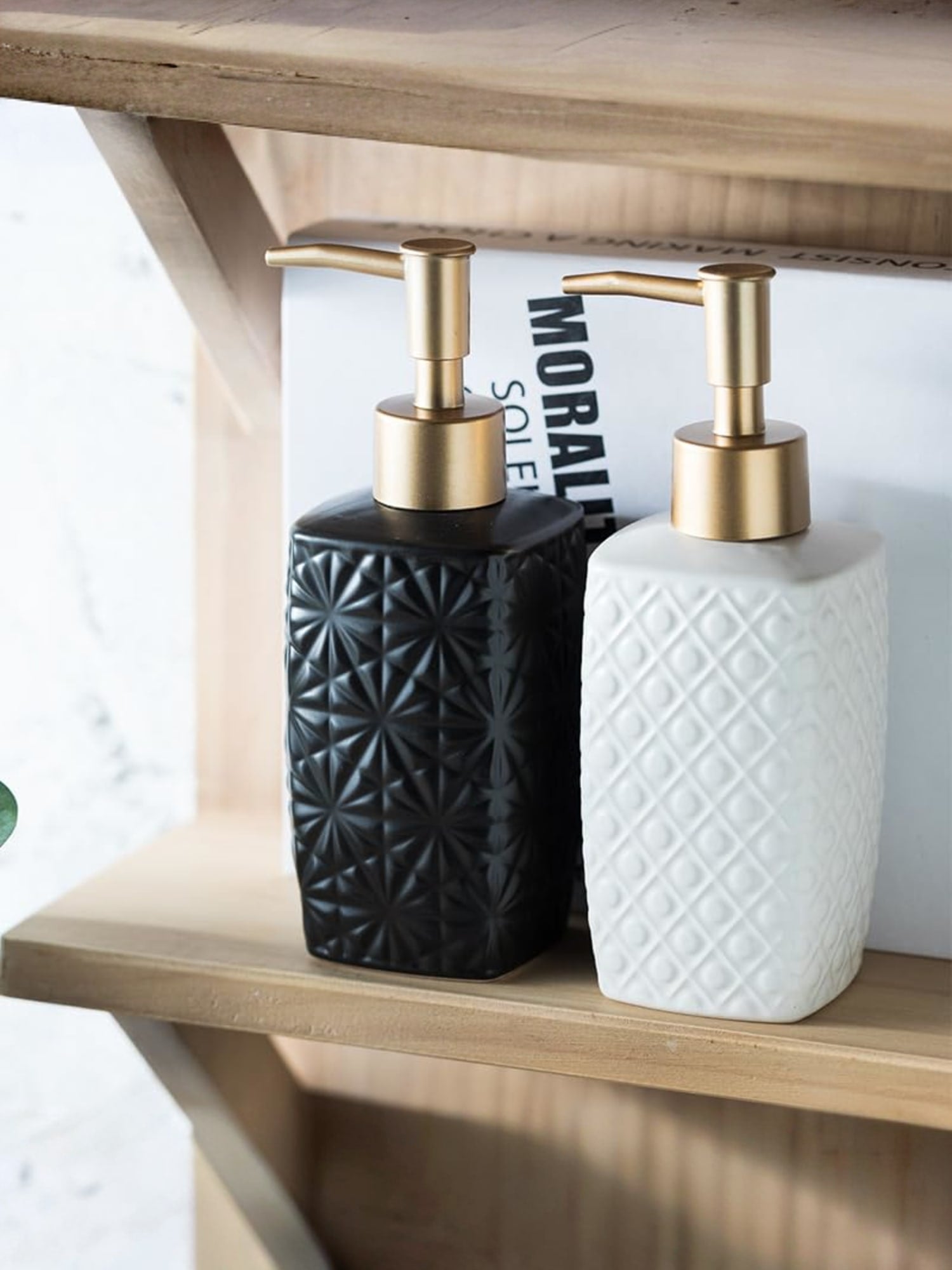 UMAI Ceramic Dispenser - Versatile for bathroom use