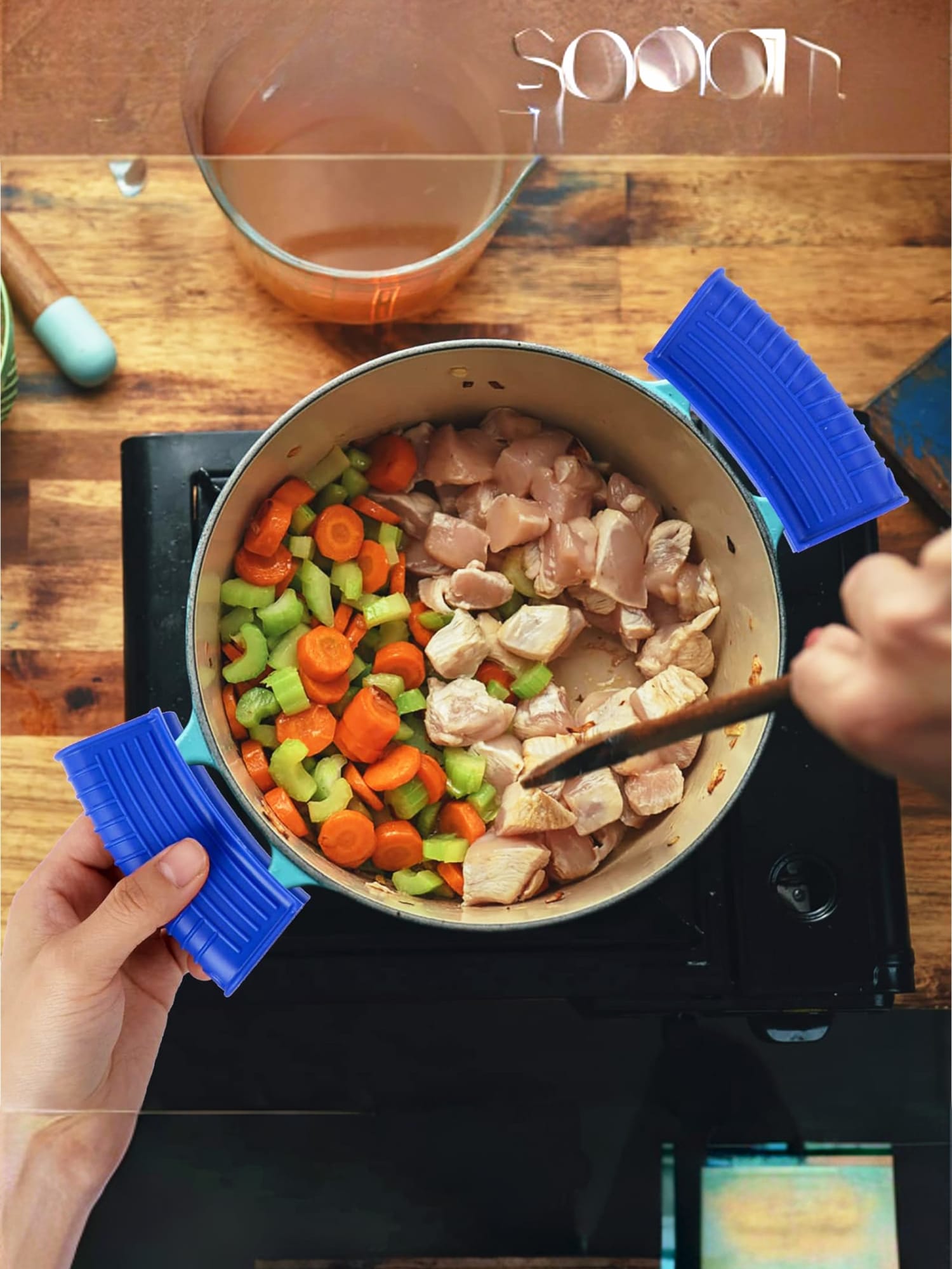 UMAI Silicone Hot Handle Holders - Convenient baking tool