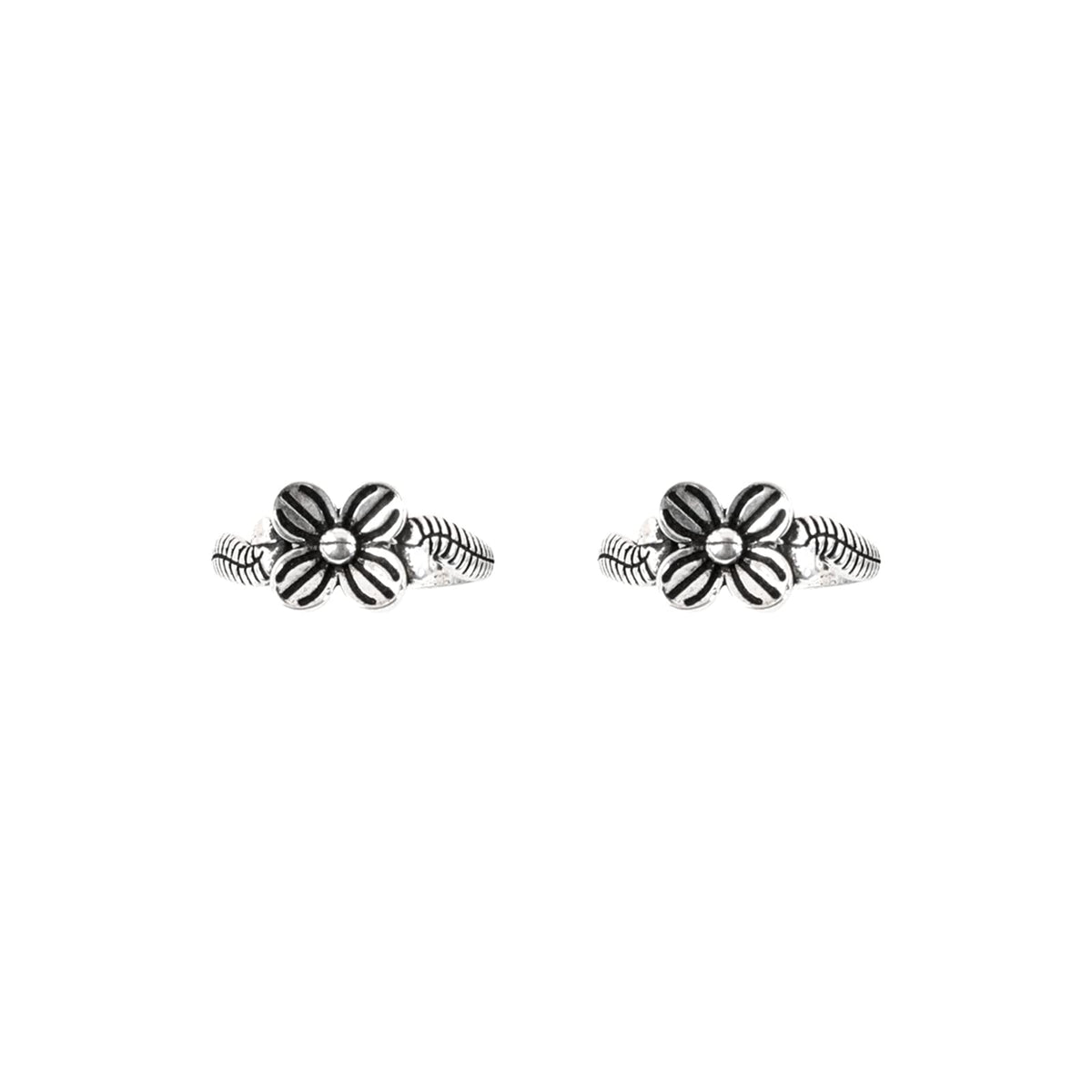 TEEJH Dalaja Floral motif silver oxidised toe ring