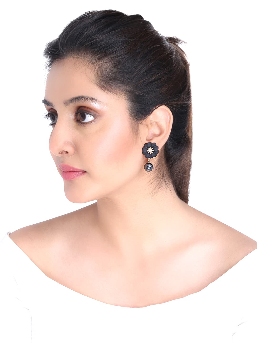 Buy Modern Love Earring Online | ORNAZ