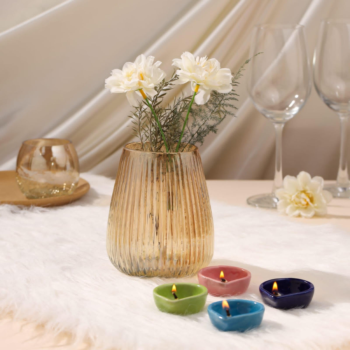 Gleevers Diwali Gift Pack |Diwali Gift Pack of 5 with Glass Vase (Golden) & 4 Diya for Diwali (Assorted) | Diwali Gift Items, Home Décor Items (Glass Vase (Golden) + 4 Ceramic Diya)